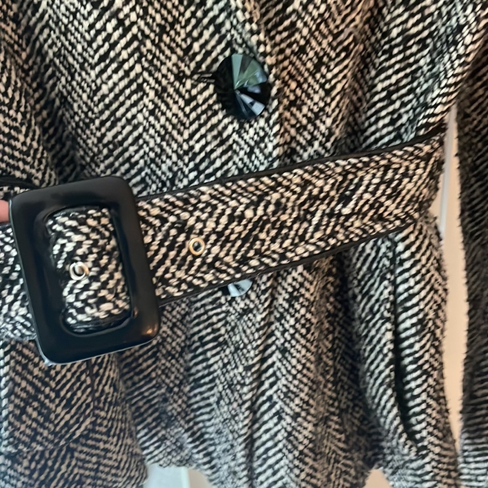 Short coat - Picture 3 of 4